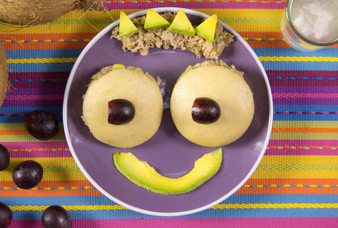 Arepas de atún con aguacate + uvas  (Día 13) - Un mes de lunch boxes sanos 