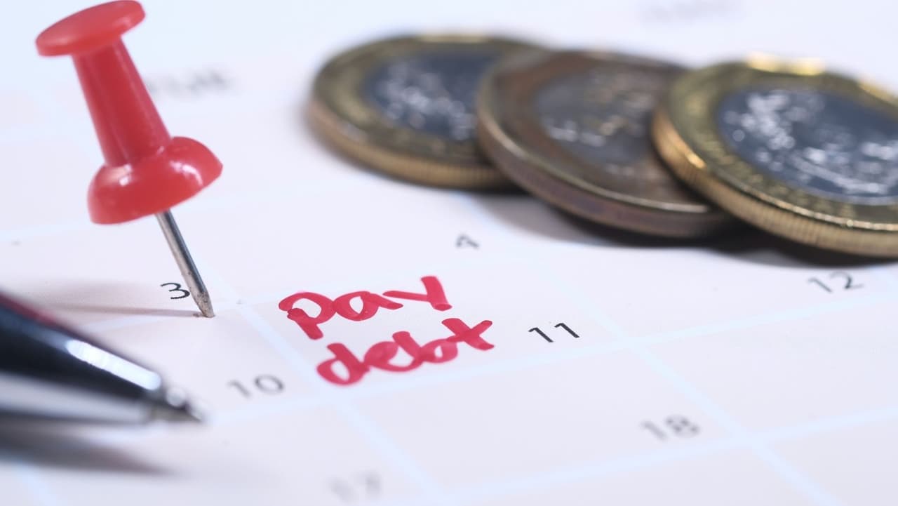 Si olvida grabar una llamada, tome notas detalladas sobre lo que discutieron. Esto será útil si alguna vez necesita presentar una queja contra un cobrador de deudas abusivo o si tiene que luchar en los tribunales para demostrar que la deuda no es suya. Y una vez que te hayas asentado,
<b> no tires esos registros</b>. Podrías necesitarlos de nuevo.