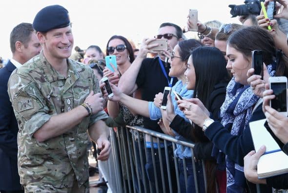 Una multitud estuvo desde temprano para poder verle la boina. Pocas y suertudas fueron las que pudieron tocarlo.