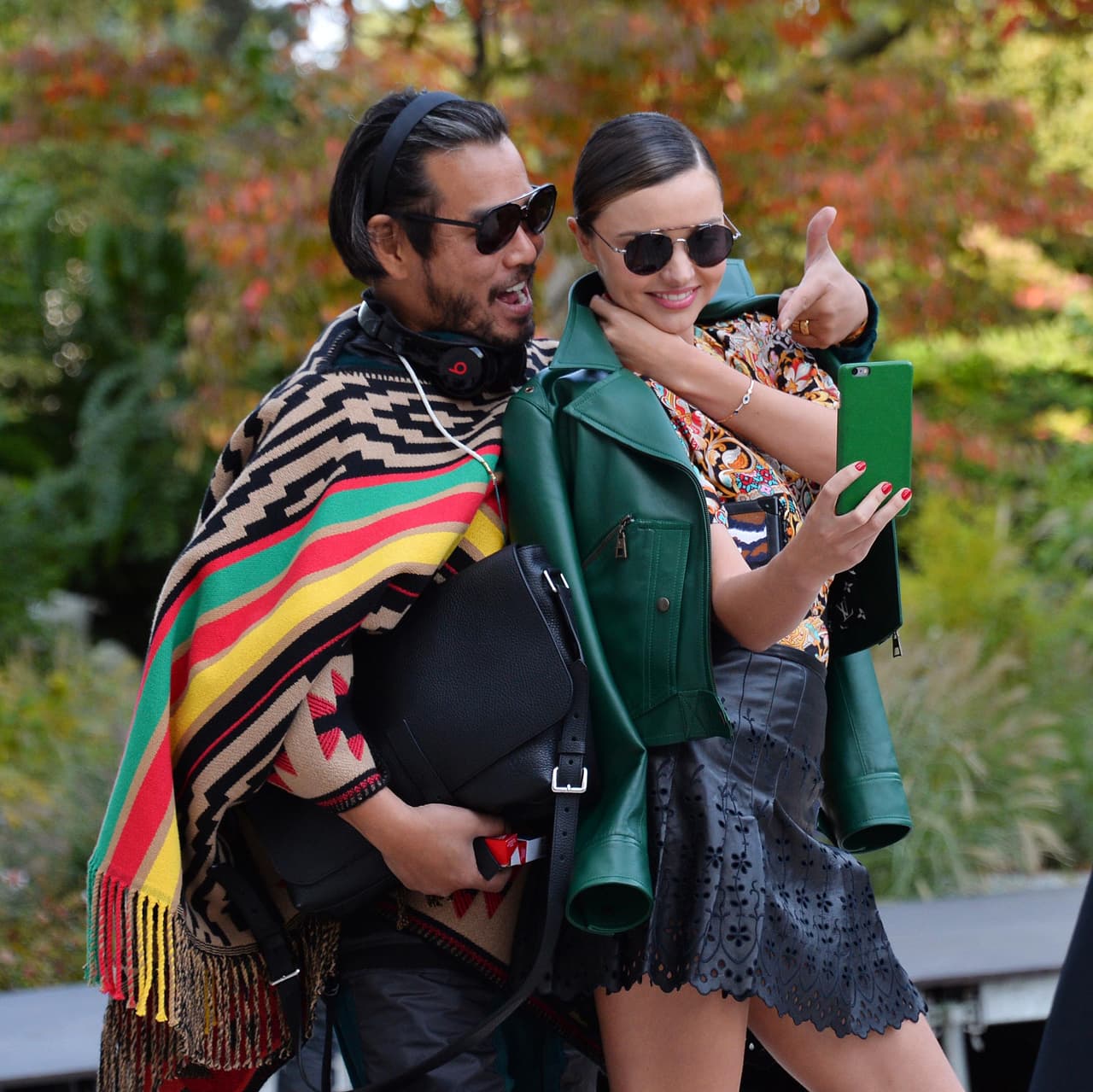 Aquí sí jugó con un amigo.