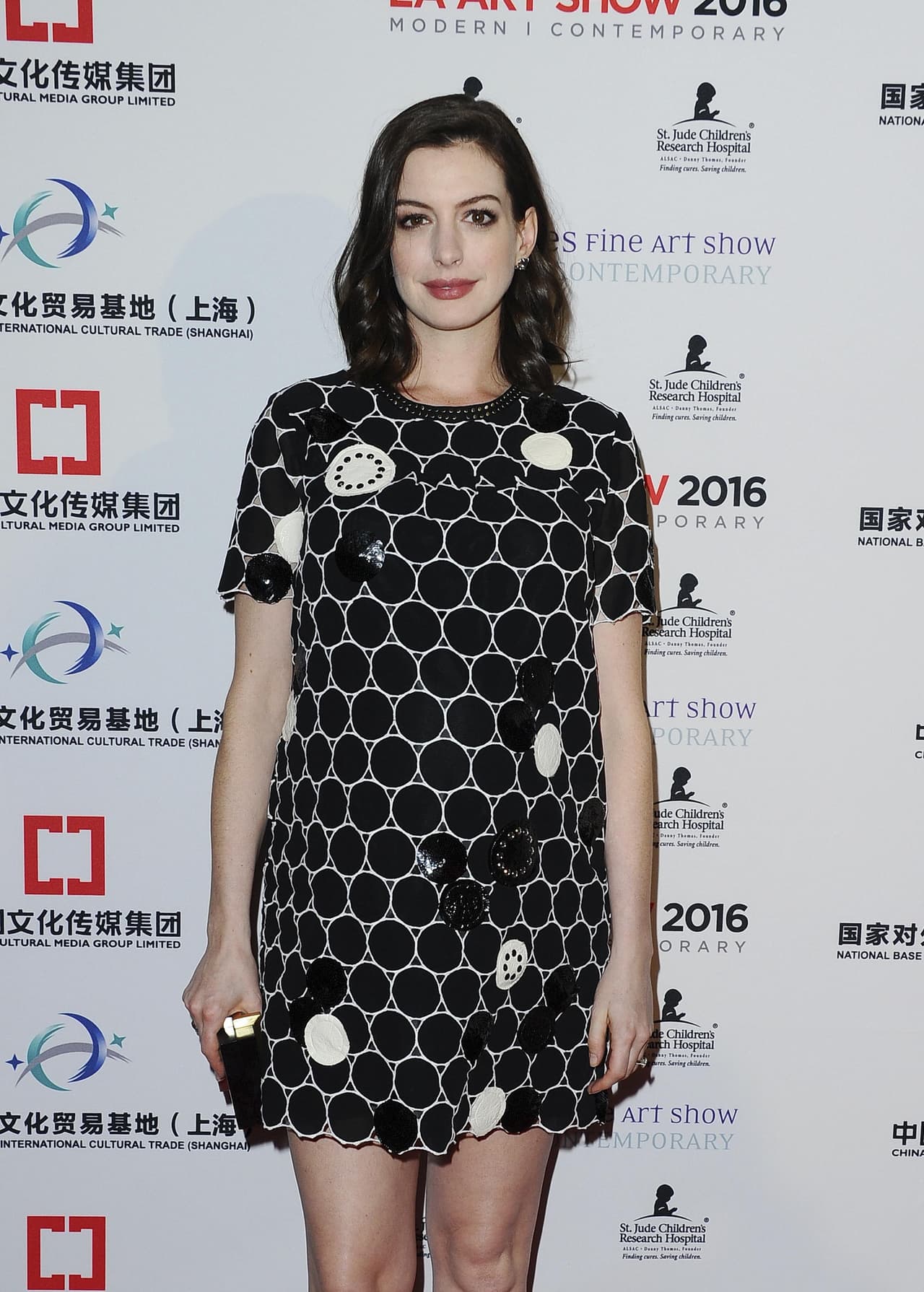 Anne Hathaway defiende el derecho de las mujeres a engordar tras ser madres