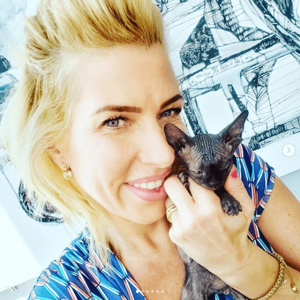 “A través de los años he visto cómo crece su talento. Cada vez que la veo, le pido que me cante y me baile (aunque a veces me manda a la fregada). ¡No la van a poder dejar de ver!", anticipó la madrastra de Frida Sofía.