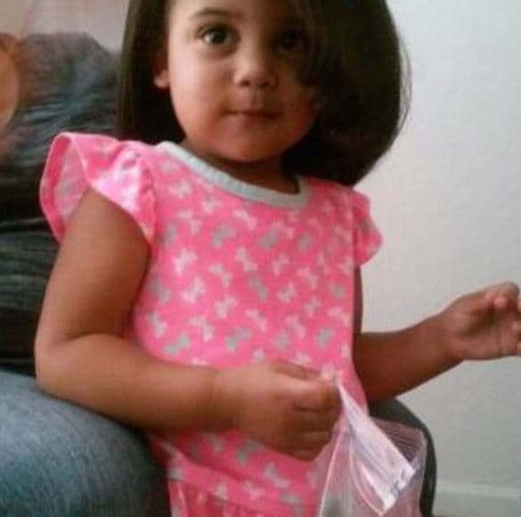 Esta nena nos cautivó a todos, incluso a los jueces, quienes la sentaron junto a ella cuando su padre cantó.