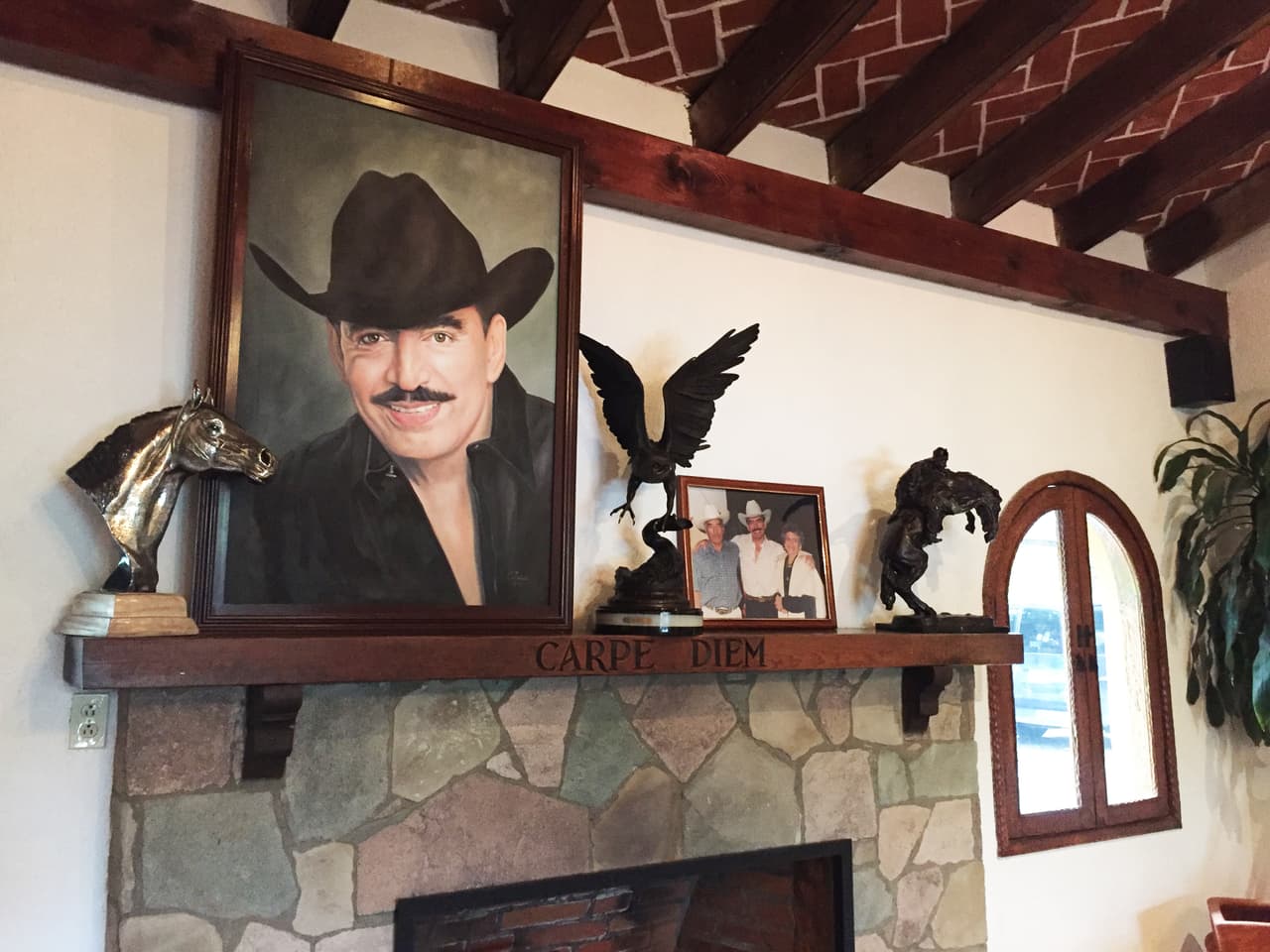 Julián no ha cambiado nada para respetar la memoria de su padre.