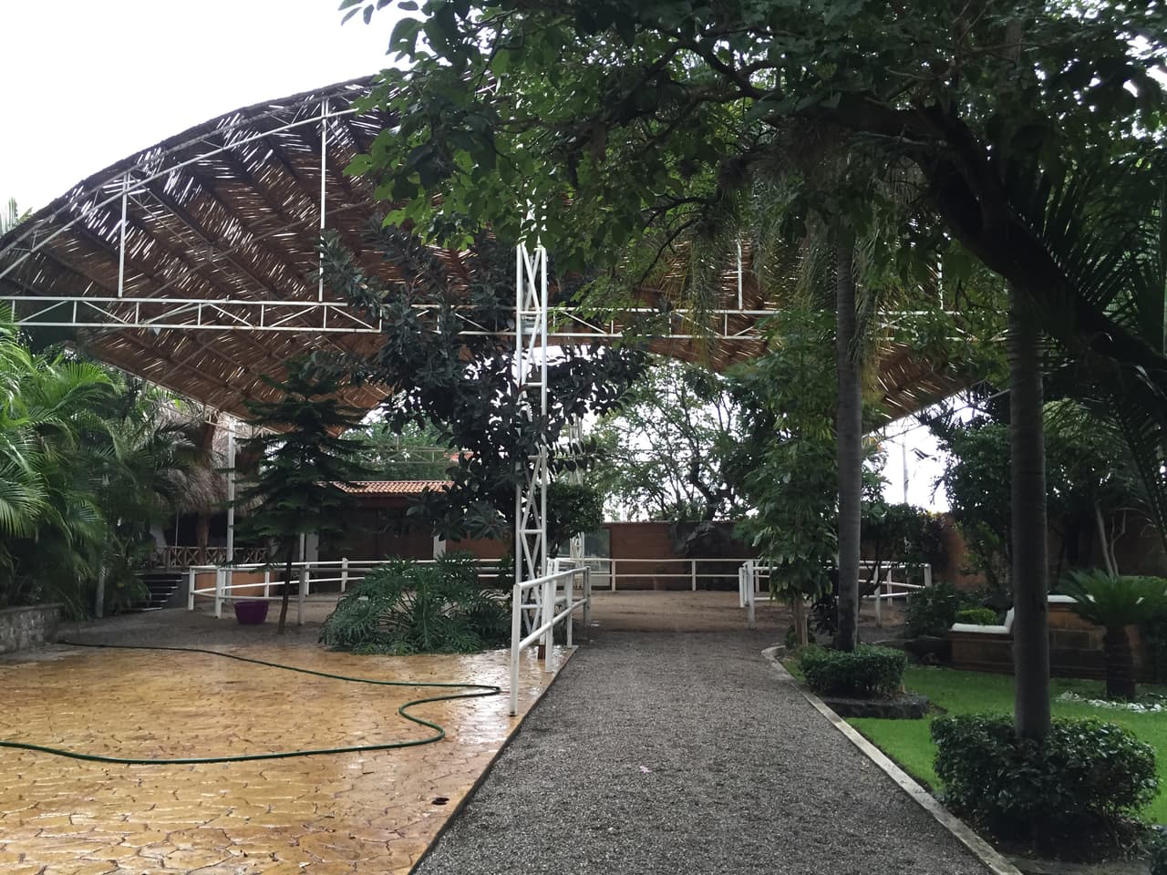 Cuando Joan Sebastian compró esta casa construyó un picadero para poder entrenar y montar a sus caballos.