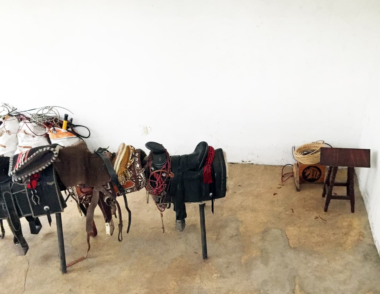 Las sillas de montar de Joan Sebastian eran todas unas obras de arte y también tenía un lugar especial donde guardarlas.