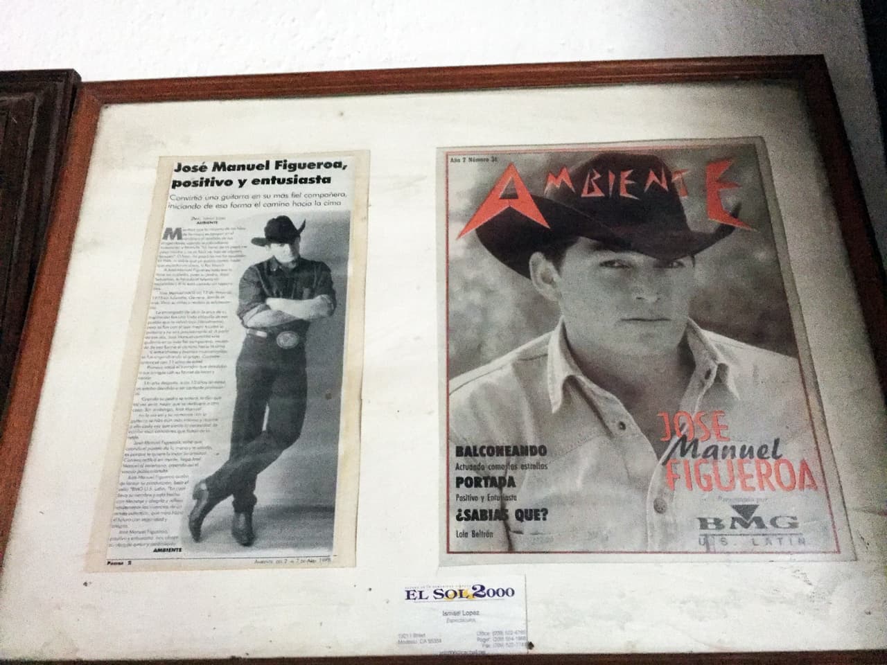 Claro que no sólo guardaba sus premios, el "Poeta del pueblo" enmarcaba todo aquello que significara un logro para sus hijos.