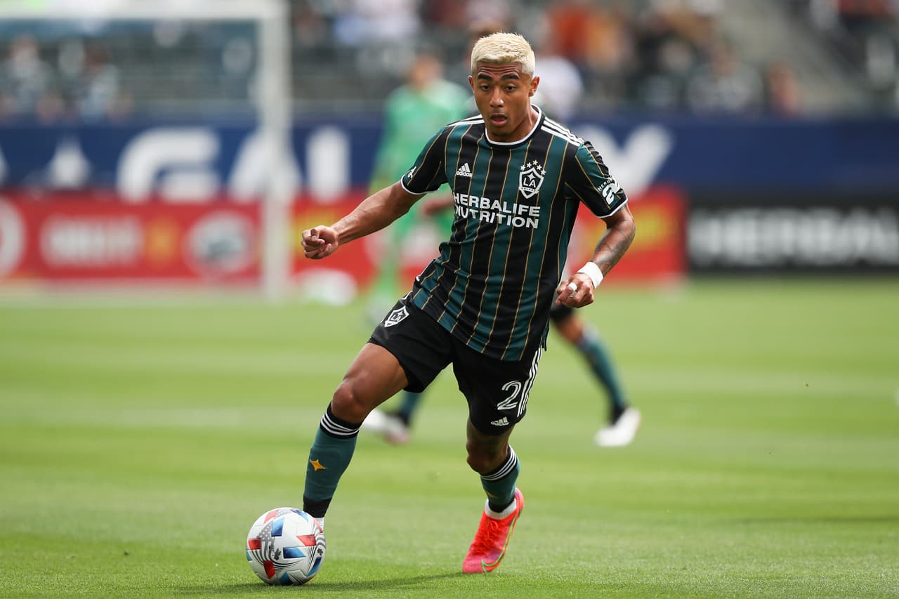 LA Galaxy no presta a Julián Araujo y queda fuera de convocatoria de México