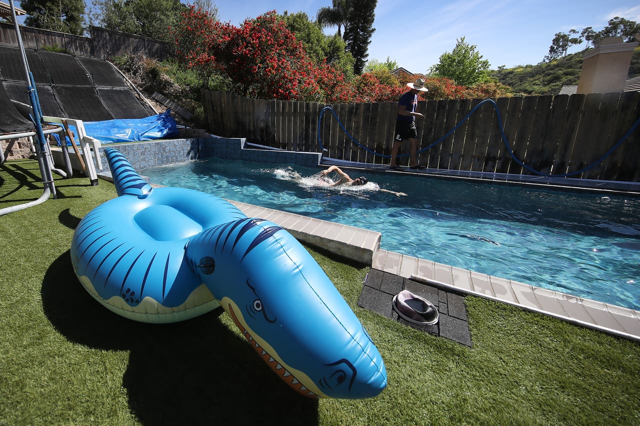 Si tiene piscinas chequee los niveles de químicos y el funcionamiento de la bomba: son vitales para evitar los criaderos de mosquitos. 
<br>