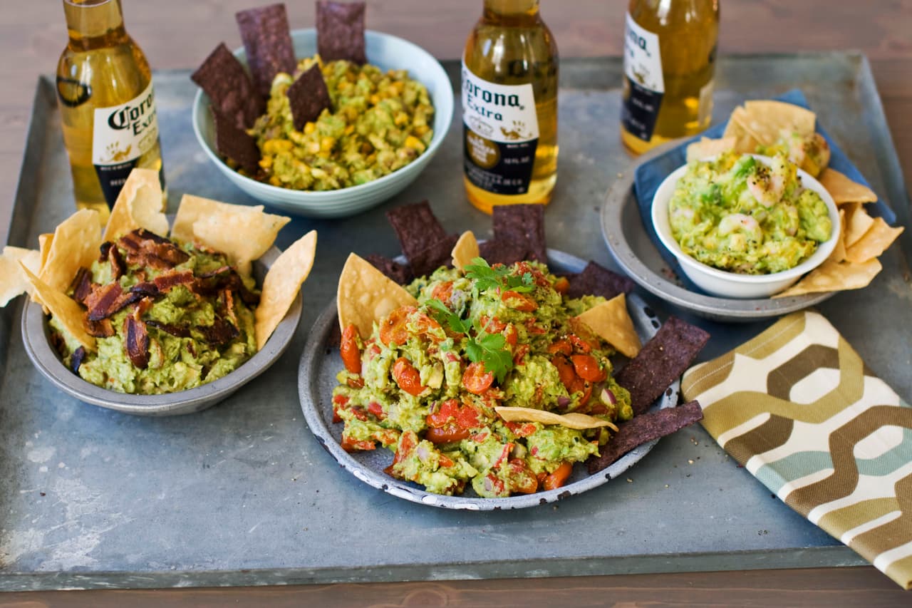 En cifras, estimadas el día del Super-Tazon se consumen en EEUU, 28 millones de libras (13,000 t) de papas fritas, 1,250 millones de alitas de pollo y 8 millones de libras (3,600 t) de guacamole.
<br>