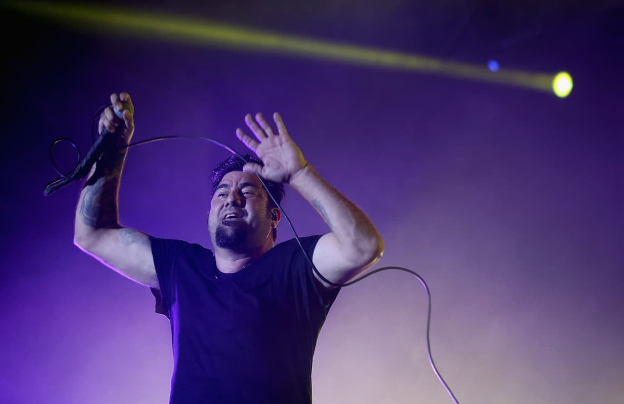 <b>Chino Moreno</b>
<br>Su padre es mexicano y su madre es mitad mexicana y mitad china. Su nombre completo responde a Camilo Wong Moreno.