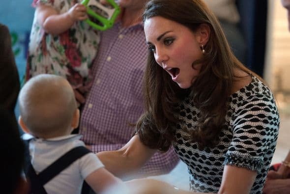 Pero para hacerle honor, trae de cabeza al mundo entero. Los papis de George son los primeros en babear con él.