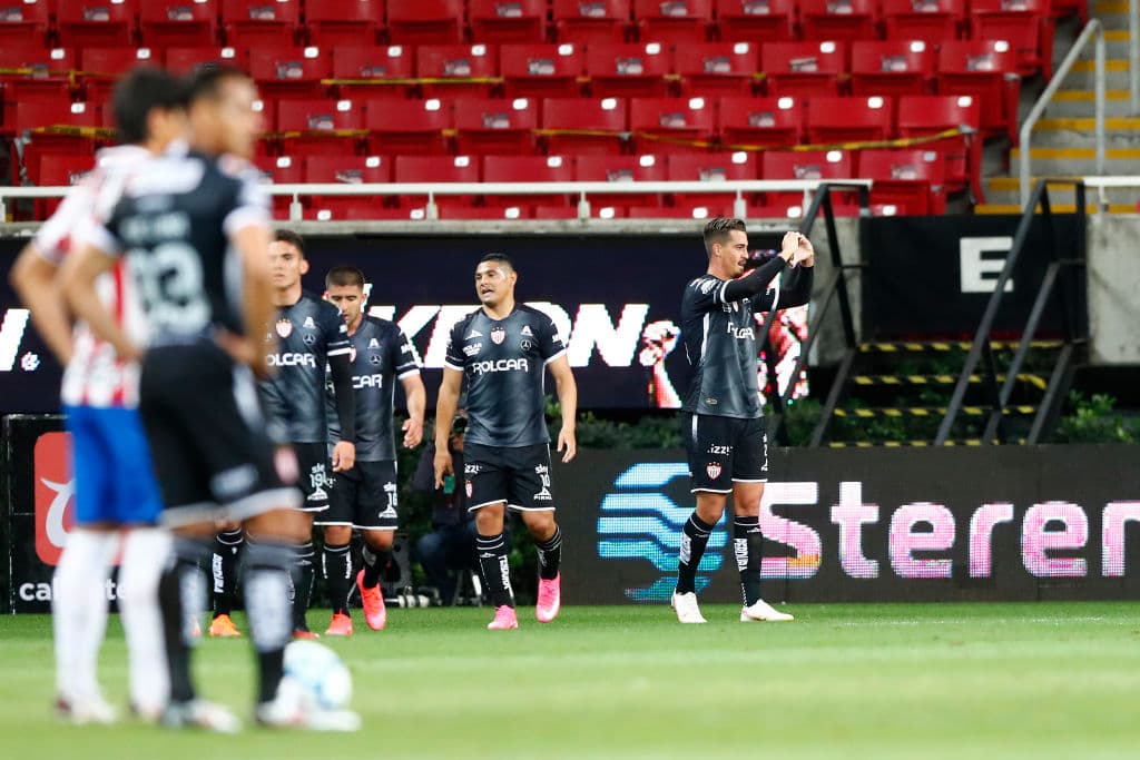 Ian González (39’) adelantó a los visitantes con un caño sobre Gudiño. Angulo (45+1’) emparejó los cartones tras recibir una asistencia de Brizuela. JJ Macías (53’) apareció para marcar autogol y regresarle la ventaja a los Rayos; volvió a aparecer al 90+4’ para redimirse y rescatar un punto en casa. Necaxa llegó a 5 unidades y Chivas se queda con 6.