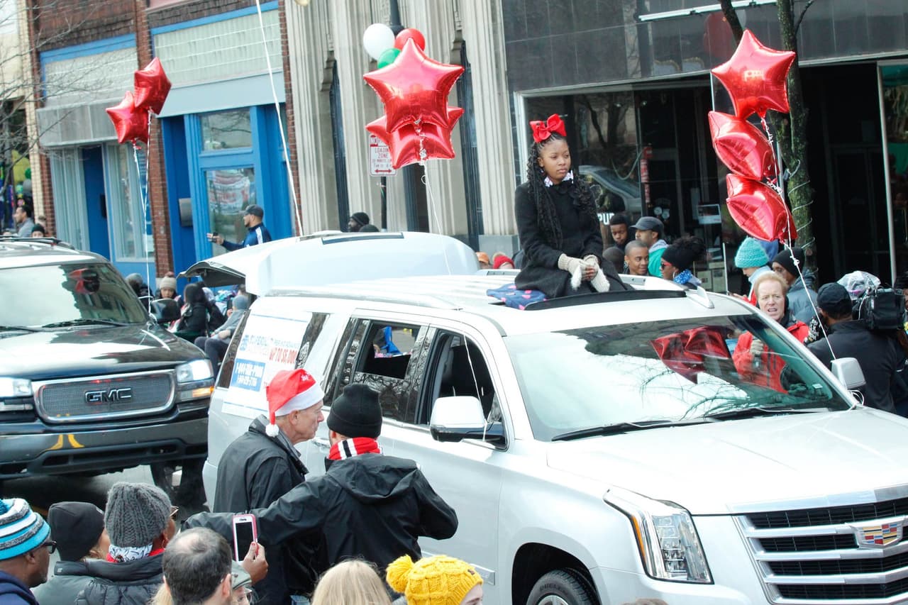 Si llegas en auto, 
<b>encontrarás estacionamiento gratuito en</b>: Chapel Hill Street Parking Garage (326 E Chapel Hill Street), Corcoran Street Parking Garage (110 Corcoran Street), Church Street Parking Garage (109 South Mangum Street), Durham Centre Parking Garage (300 West Morgan Street) y Morgan Rigsbee Parking Garage (105 West Morgan Street).