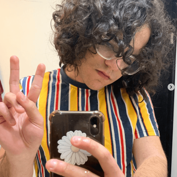 Dos años atrás, en mayo de 2020, Andrik compartió a través de su cuenta de YouTube el sencillo ‘Contratiempo’ y recibió cariñosos comentarios por parte de sus seguidores.