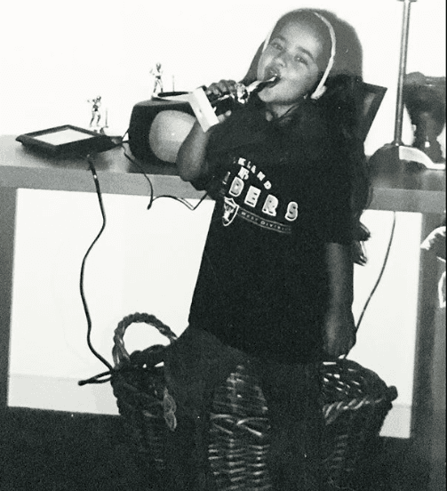 Nació el 2 de marzo de 1997 y desde pequeña mostró su gusto por el canto.