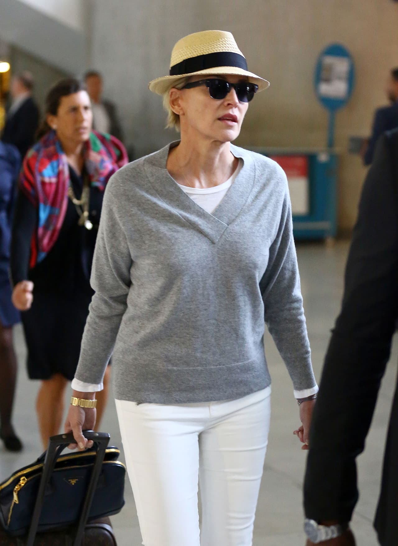 Sharon Stone opta en muchas ocasiones por decirle "adiós" al sujetador.