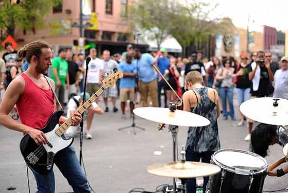 <b>Puesto 9. Austin-Round Rock-Georgetown, Texas</b>
<br>
<br>Aumento de la población por la migración: 23.9% entre 2010 y 2020. La ciudad recibió 410,335 nuevos habitantes en la última década.
<br>
<br>Población estimada en 2020: 2,295,303 personas.
<br>