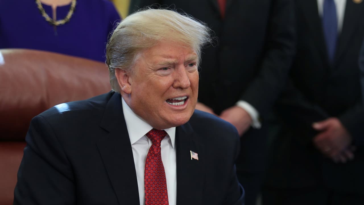 Trump considera "una pérdida de tiempo" las conversaciones con los demócratas sobre fondos para el muro fronterizo