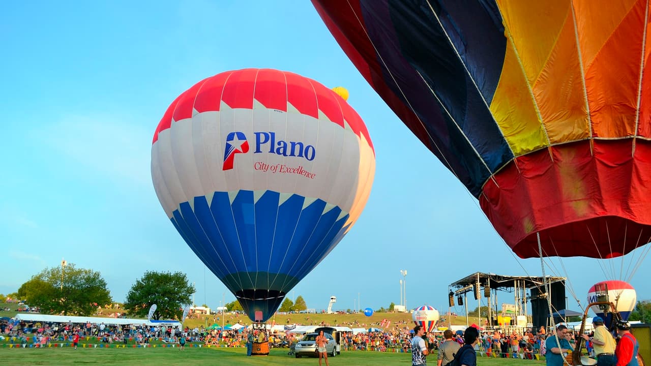 📍 2023 H-E-B | Central Market Plano Balloon Festival se celebra en el Parque Oak Point / Pabellón Red Tail,
<b>2801 E. Spring Creek Parkway</b>