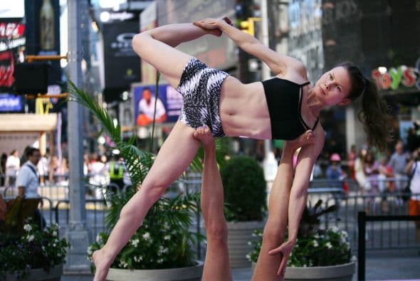 Miles de personas de todo el mundo dieron la bienvenida al solsticio de verano.