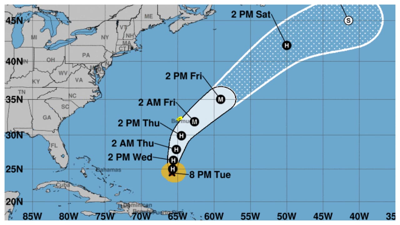 El huracán Earl se forma en el Atlántico con vientos sostenidos de 80 millas por hora