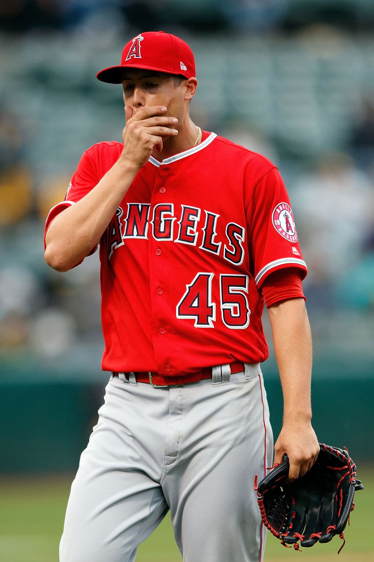 LAA 1 – 5 OAK: Tyler Skaggs poco pudo hacer ante la ofensiva de Oakland. Permitió 5 carreras limpias en 5.1 entradas.