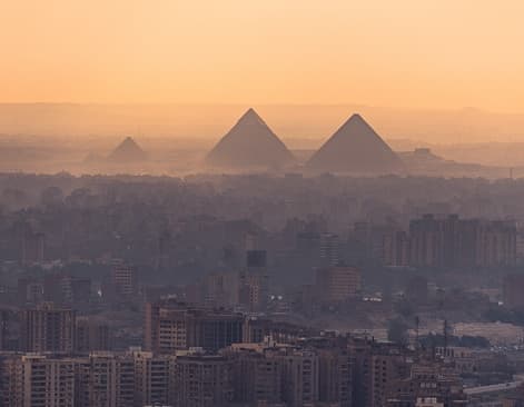 <b>Puesto 6. El Cairo, Egipto: 20,901,000 habitantes en 2020.</b> Tenía 13,626,000 en 2000, su crecimiento poblacional fue de 53.3% desde que comenzó el nuevo siglo. Egipto es el decimocuarto país más poblado.