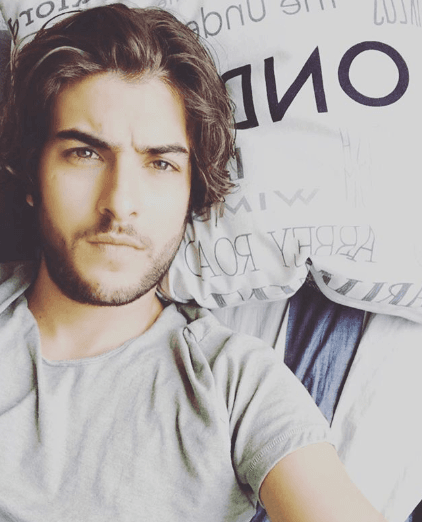 En 2015 fue nominado por los Kids Choice Awards en la categoría 'Mejor revelación favorita'.