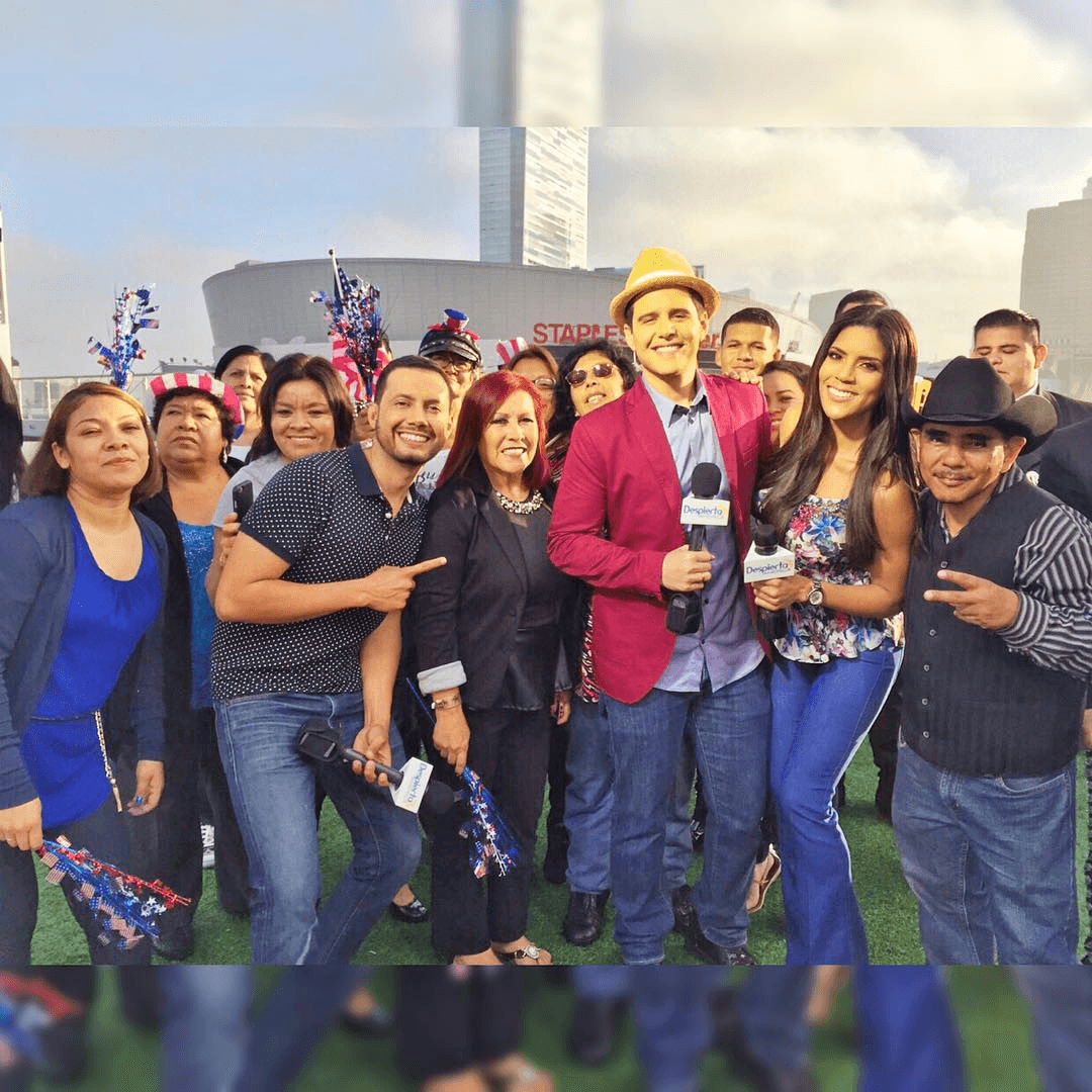 "Gracias mi gente bella de Los Ángeles por tanto cariño! Madrugaron con nosotros para la transmisión de @despiertaamericatv", dice Francisca.