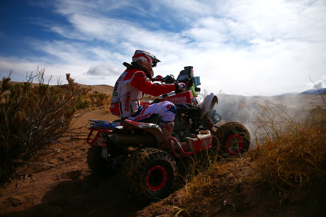 El rally Dakar es la primera gran competencia del año en automovilismo y motociclismo, en recorridos por lugares desérticos en los que los competidores incluso arriesgan su vida. En medio de esa exigencia, la belleza de la naturaleza, multicolor y diversa, adorna la carrera en Suramérica.