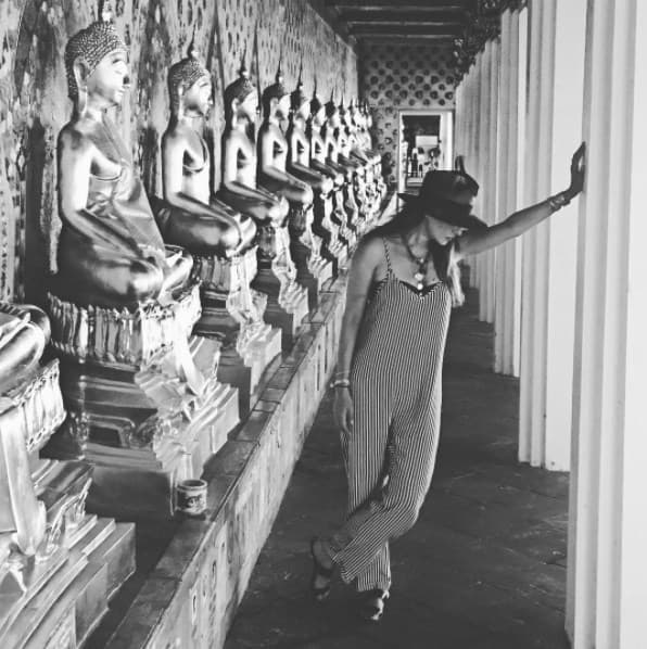 Galilea Montijo nunca pierde el estilo y con este outfit se paseó por la calles de Bangkok.