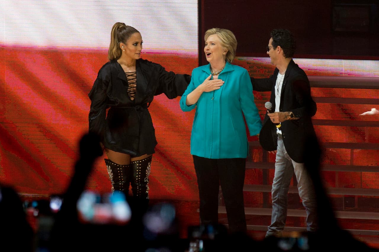 Jennifer Lopez y Marc Anthony juntos en el escenario por Hillary Clinton
