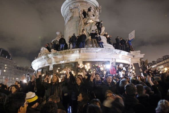 Las protestas más numerosas han sido en París, donde se calcula que más de 5,000 personas repudiaron los ataques terroristas que han dejado 12 muertos.