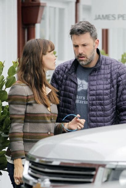 Jen parecía reclamarle algo al actor.