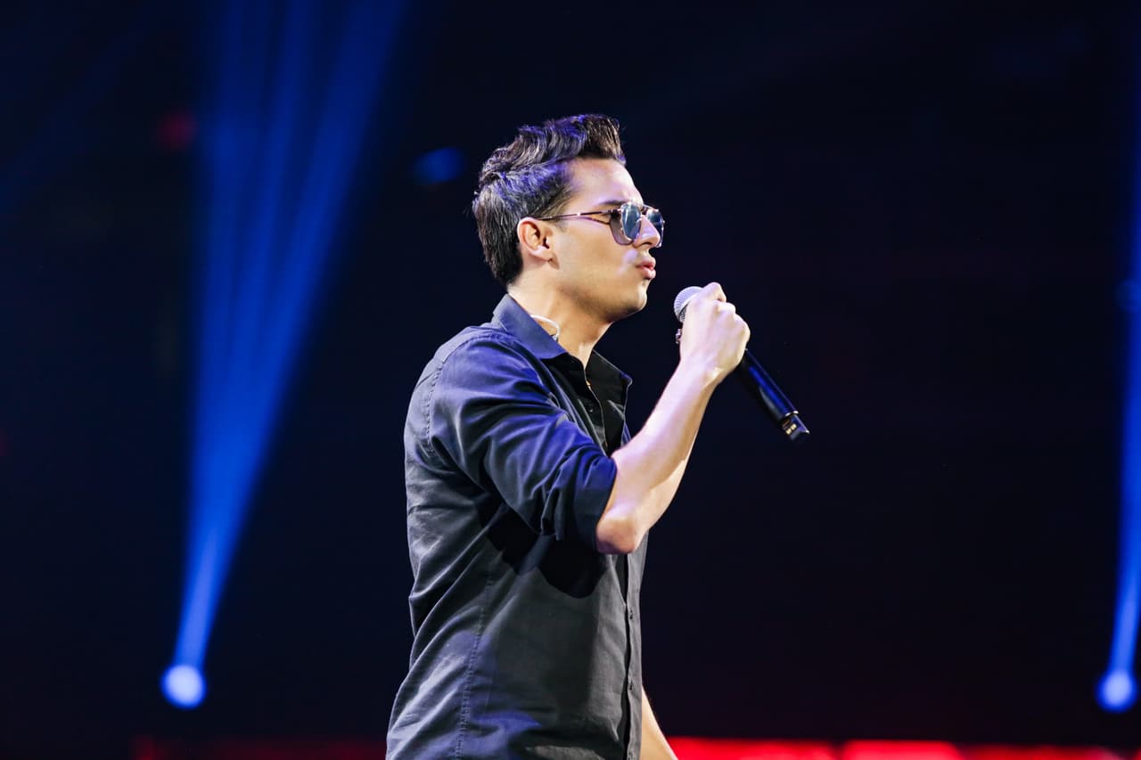 El colombiano no dejó para nada sus anteojos de sol.