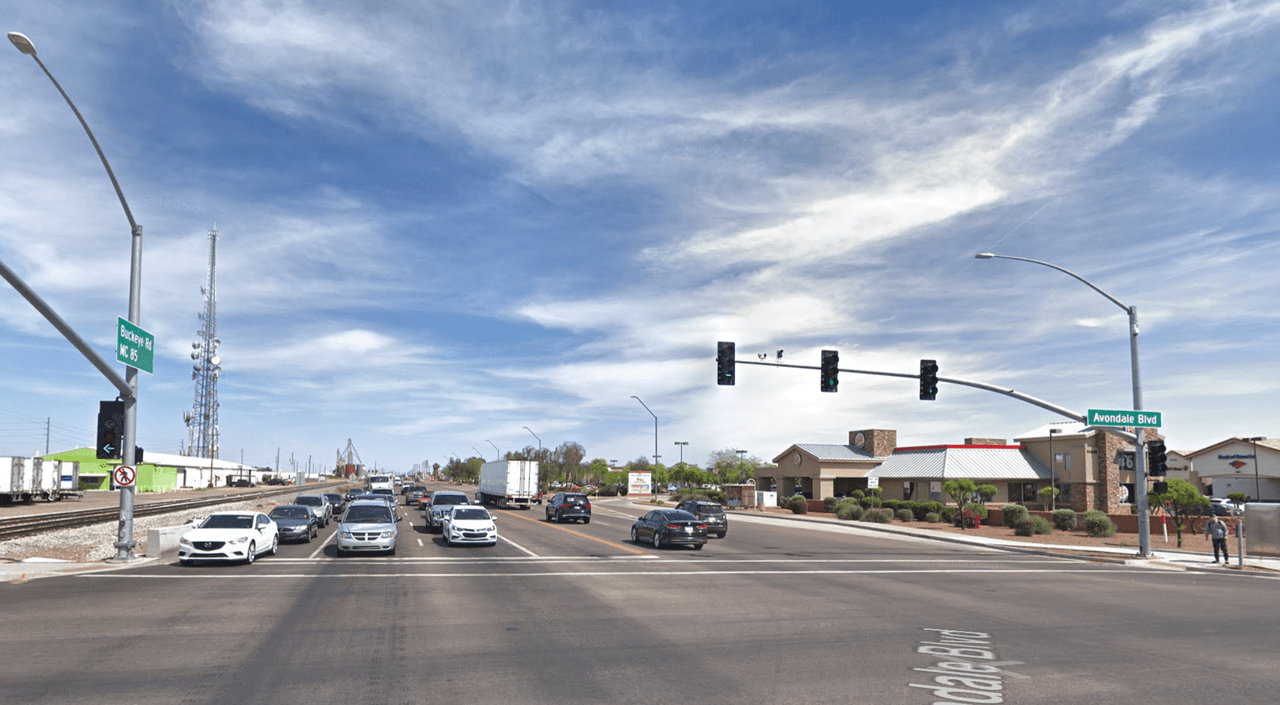 Los cruces peatonales con cuadros se colocarán en el Avondale Blvd, Maricopa Street, Buckeye Road (MC 85), Durango Street, Whyman Street y Lower Buckeye Road. (Foto: MC 85 & West Buckeye Road)
<br>
<br>