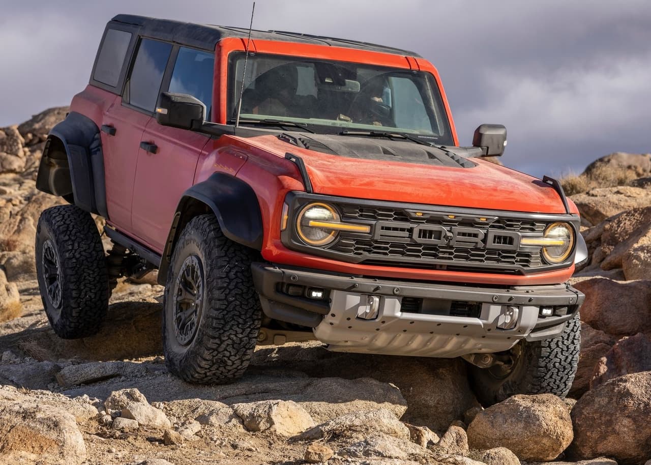 Ford recientemente presentó a la nueva integrante en su familia de SUVs: la Ford Bronco Raptor 2022.