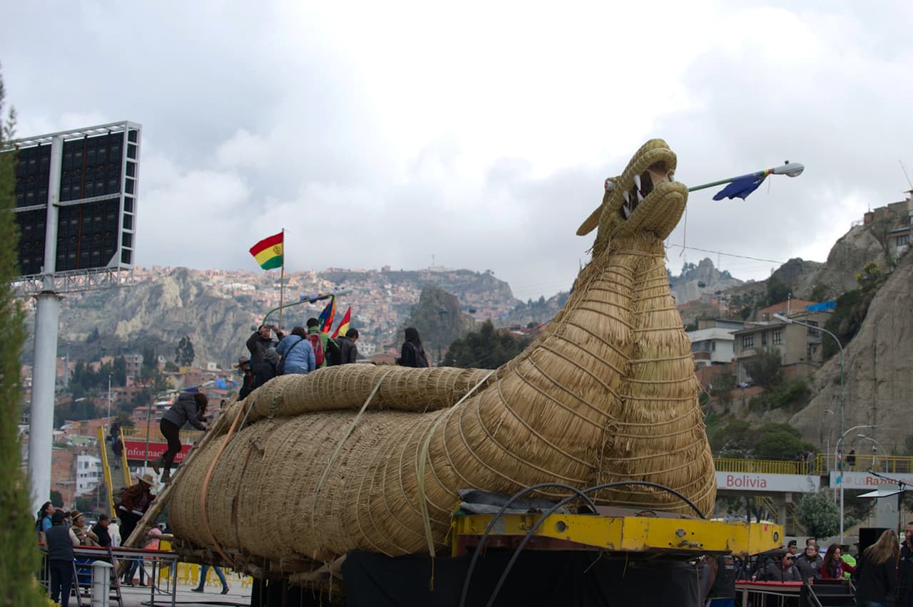 La balsa fue presentada en diciembre de 2016 en La Paz, durante una ceremonia indígena en honor a la Pachamama, la madre tierra.