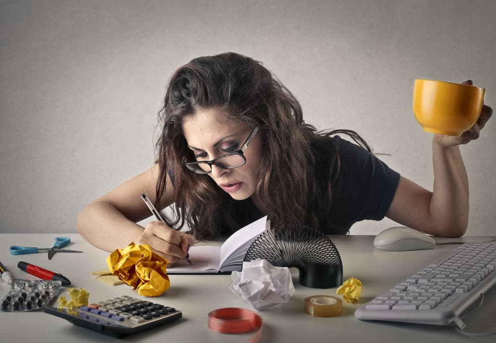 Te ocuparás con diferentes actividades que indican un ciclo de laboriosidad y eficiencia, pero una etapa en que podrías agotarte fácilmente si no te organizas desde muy temprano para que puedas hacerlo todo dentro de tu jornada laboral.