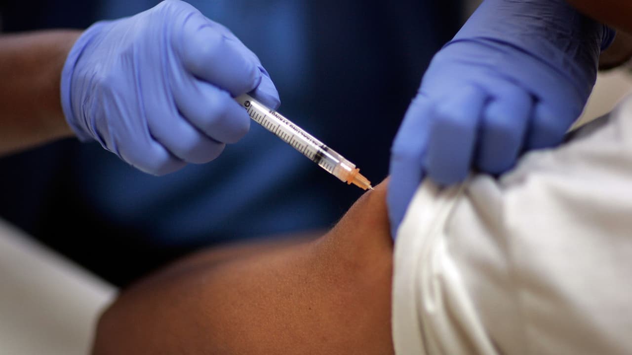 Distritos Escolares habilitan centros de vacunación contra el coronavirus en algunas escuelas del área de Houston 