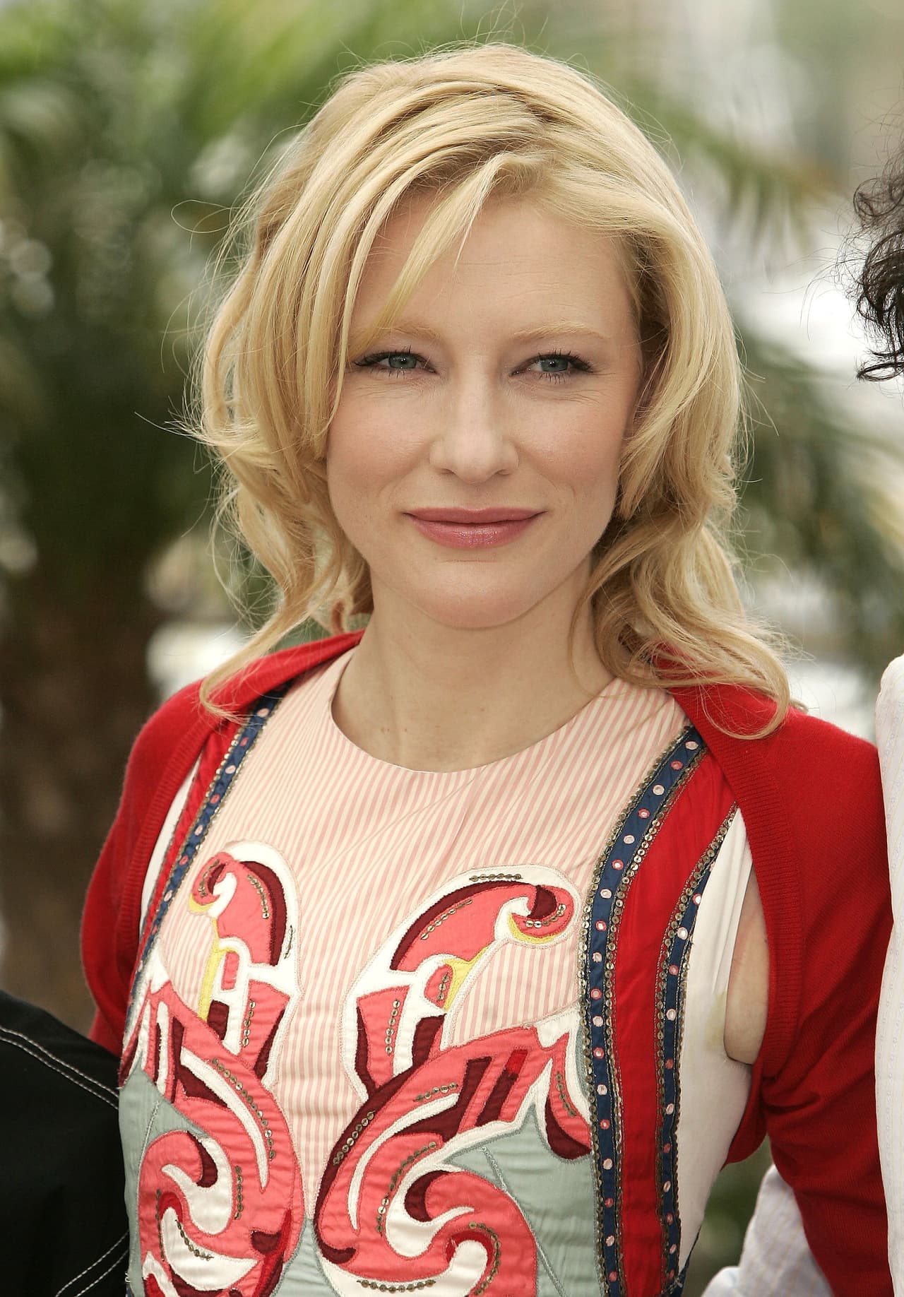 Cate Blanchet interpreta a 'Susan', una mujer norteamericana que va de vacaciones a Marruecos con su esposo (Brad Pitt), por culpa de la imprudencia de dos niños ella recibe un tiro que pone peligro su vida.