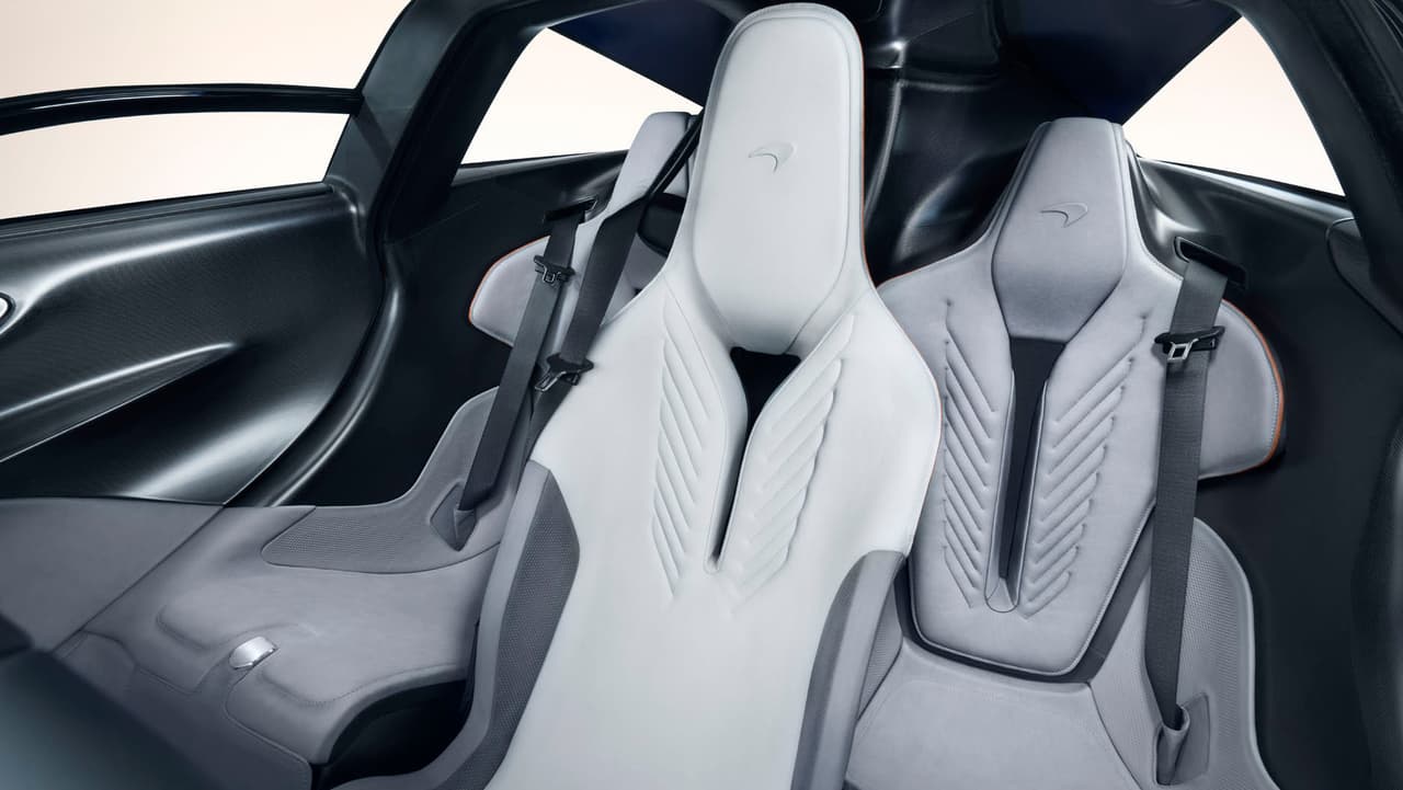 Lamentablemente para los billonarios con interés de tener un Speedtail en EE. UU., esto no podrá ser conducido legalmente por las calles de este país por su configuración con 3 filas de asientos.