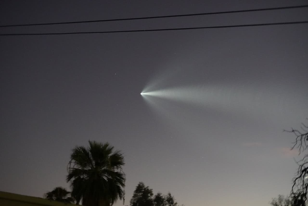 El extraño rayo de luz y la nube de forma extraña que se formaba en el cielo tampoco se trataba de un meteorito.