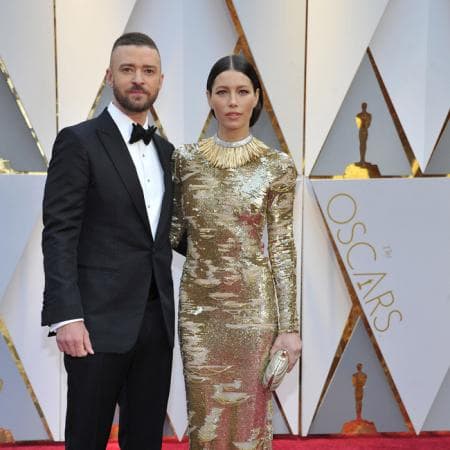 "Me disculpo con mi fantástica 
<b><a href="https://www.univision.com/famosos/que-estilazo-el-hijo-de-justin-timberlake-y-jessica-biel-pasea-por-nueva-york-fotos#d33bff560001">esposa y familia</a></b> por ponerlos en medio de esta embarazosa situación, y me enfocaré en ser el mejor esposo y padre que pueda ser", redactó.