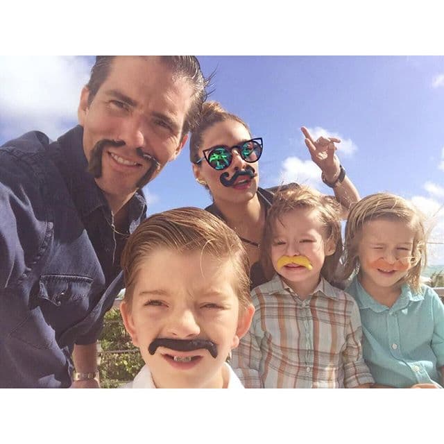 Galilea Montijo tampoco se queda atrás, pues junto con Fernando Reina se llevó a sus niños de paseo en yate.