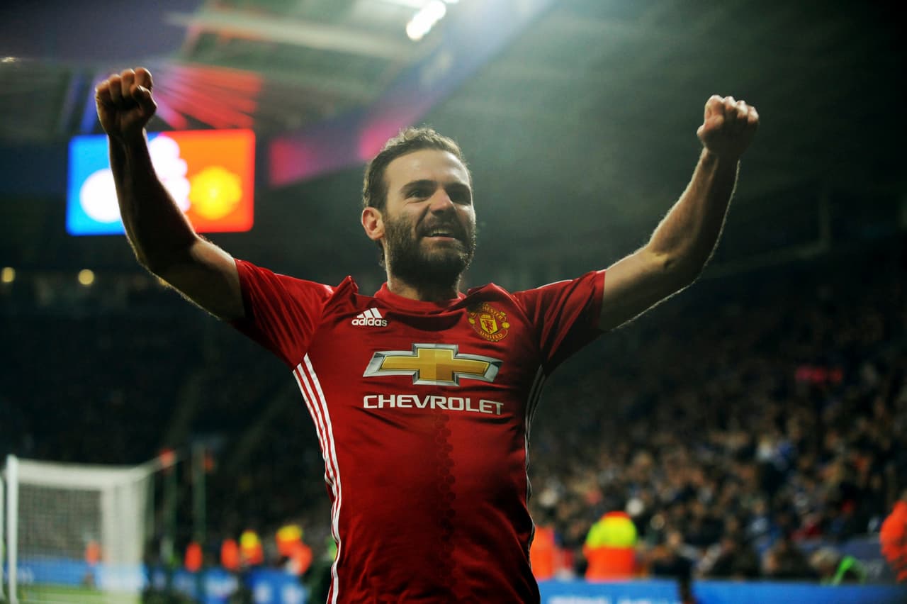 No obstante, Mata no desistió con su idea de capacitarse y en Inglaterra, ahora como jugador de Manchester United, estudia a distancia Ciencias de la actividad física y Marketing.
