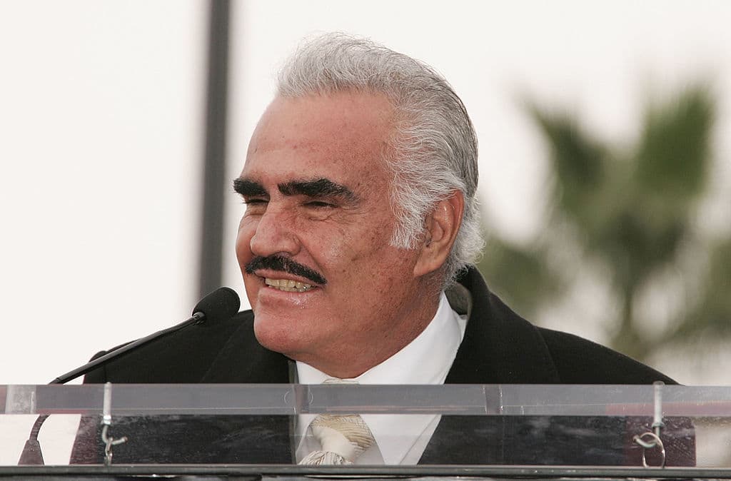 En cuanto a la salud de su exsuegro, 
<b><a href="https://www.univision.com/famosos/vicente-fernandez-dijo-hasta-aqui-llegue-con-lo-que-vivio-tras-su-cirugia-en-el-higado-fotos">Vicente Fernández</a>,</b> Guinart comentó que se encuentra muy bien.
<br>
