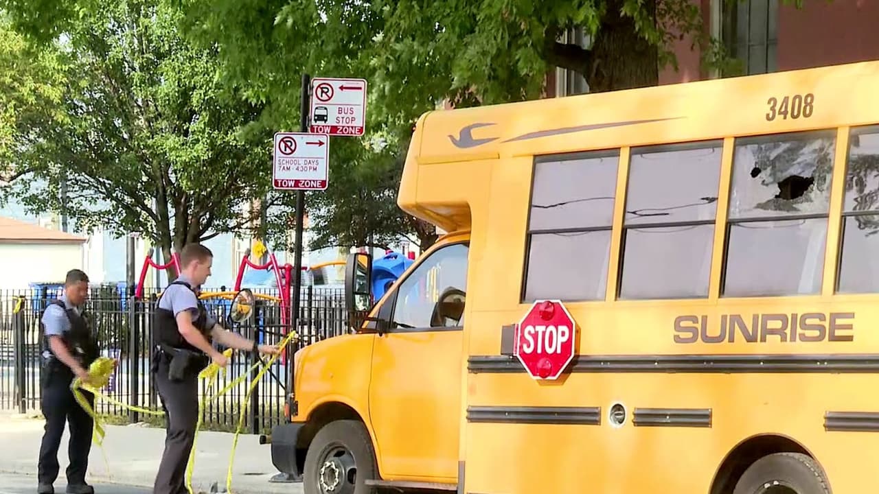 Niño de 12 años dispara un arma dentro de un autobús escolar en Chicago
