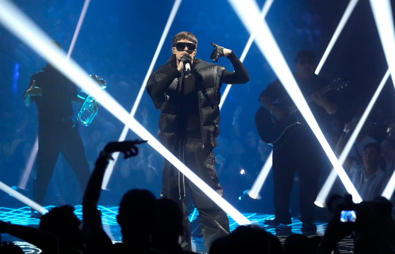 Esto sabemos del cambio de fecha del concierto de Peso Pluma en Chicago